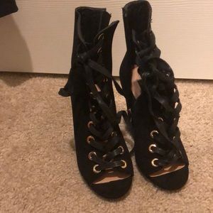 Bellini black lace up boots 4 in heel size 5 new
